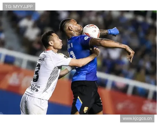 大连鲲城签下两名留洋球员