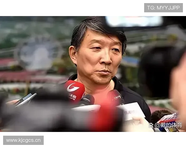 宫鲁鸣愤怒指责女篮19失误险被逆转